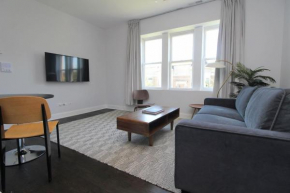 Updated West Town 2BR with Full Kitchen by Zencity